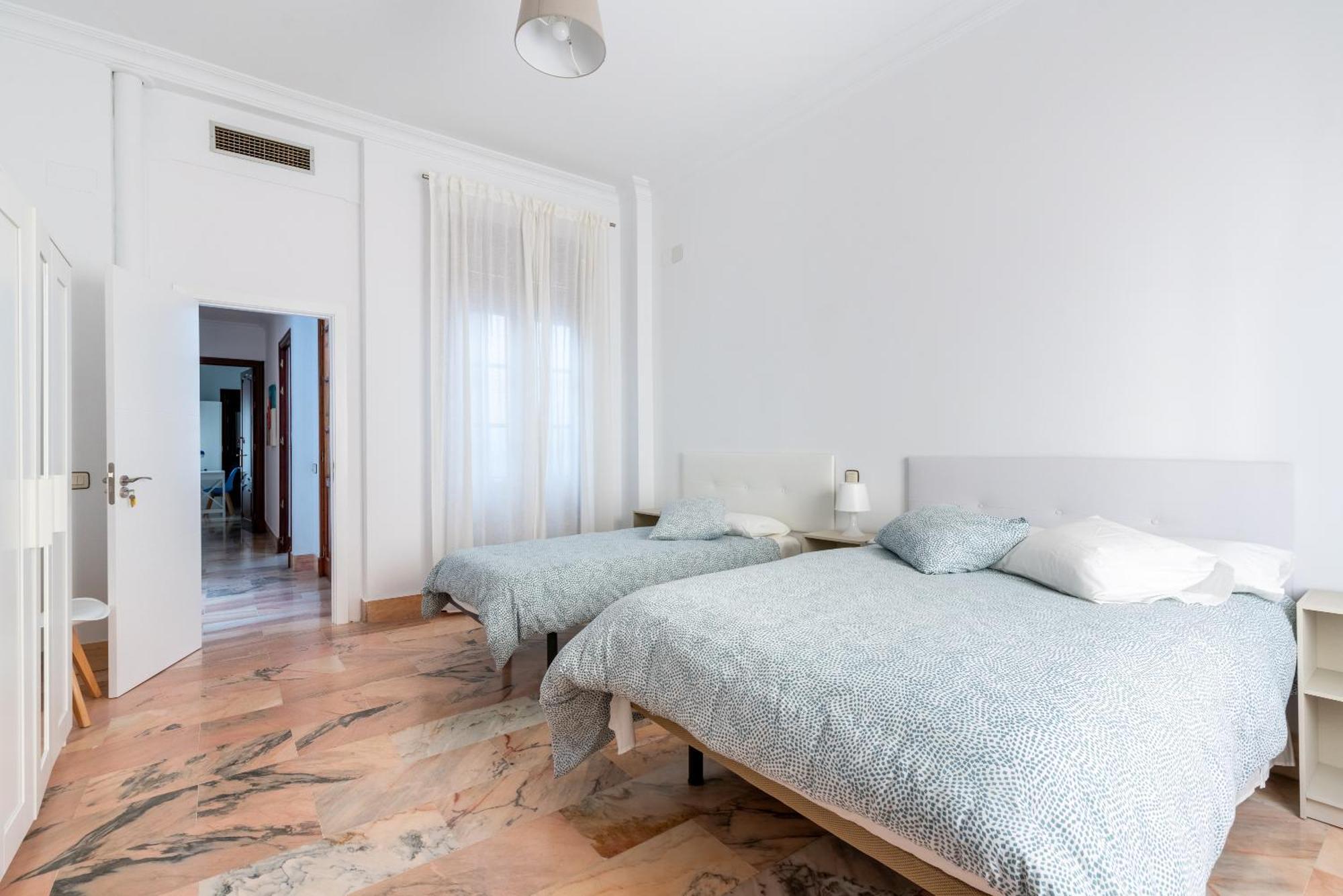 Banana Gay House - Only Men Hotel Seville Exterior photo