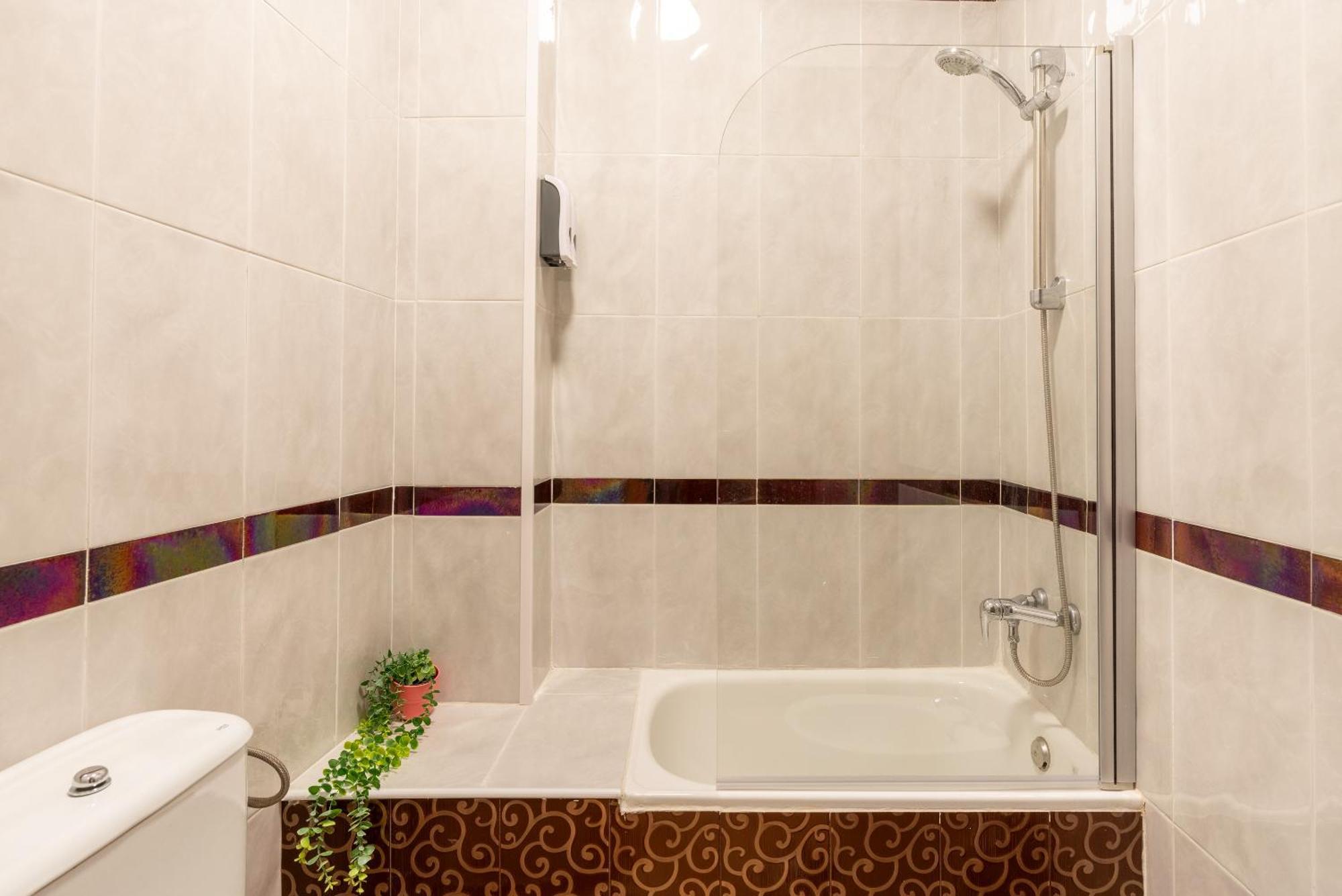 Banana Gay House - Only Men Hotel Seville Exterior photo