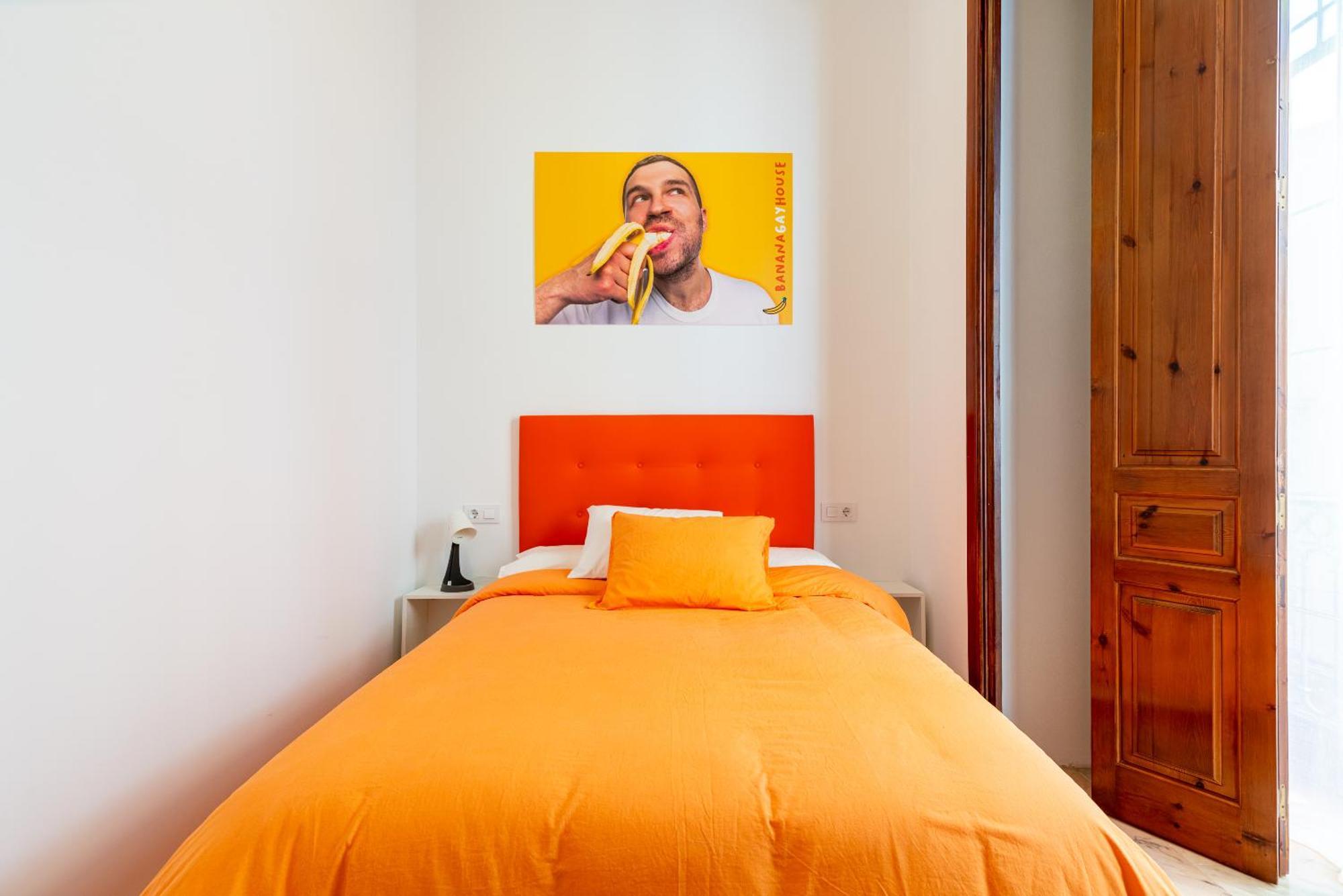 Banana Gay House - Only Men Hotel Seville Exterior photo