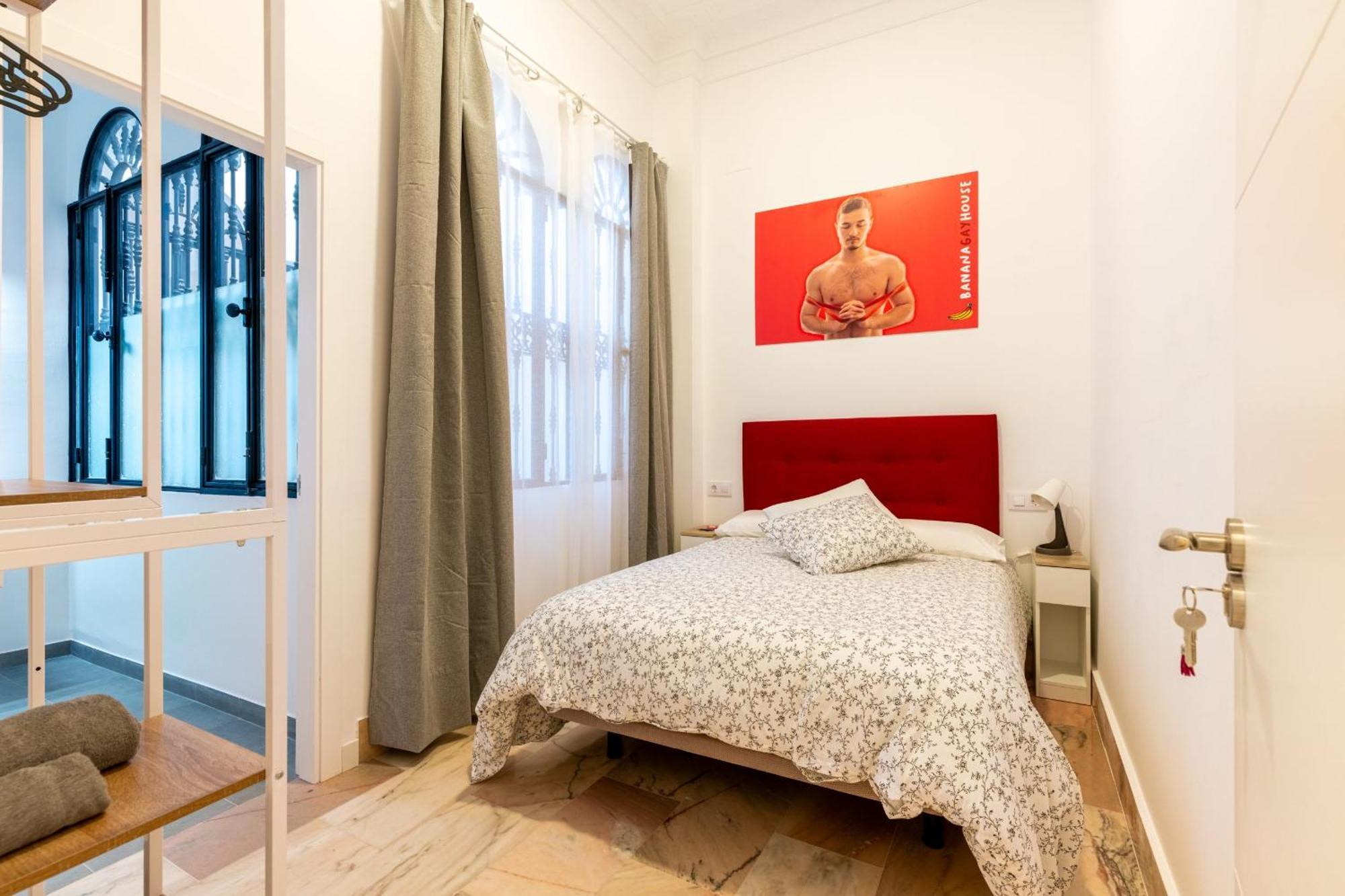 Banana Gay House - Only Men Hotel Seville Exterior photo