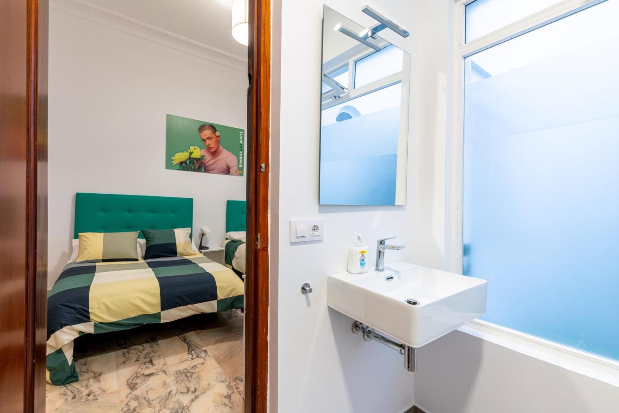 Banana Gay House - Only Men Hotel Seville Exterior photo