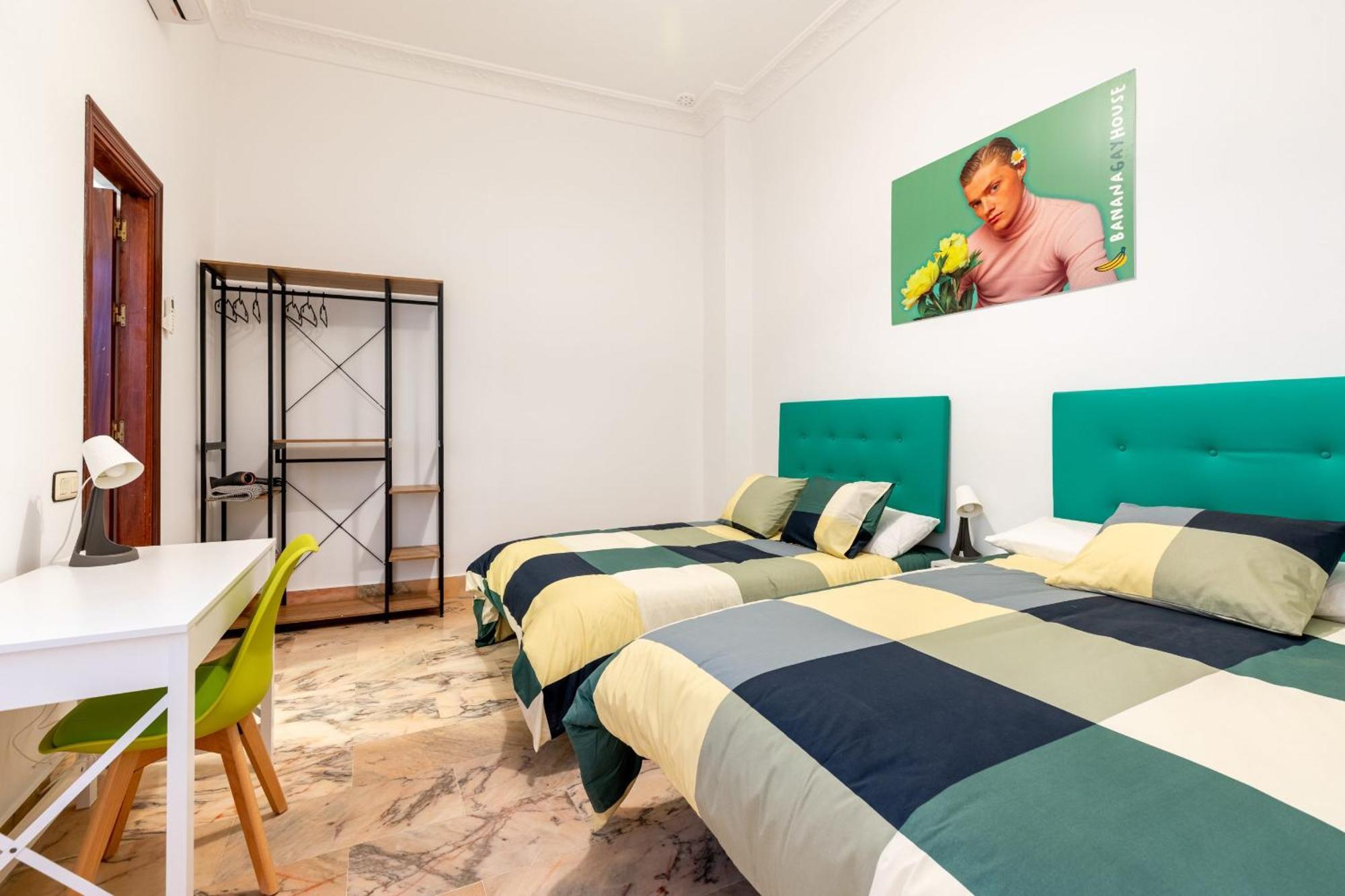 Banana Gay House - Only Men Hotel Seville Exterior photo